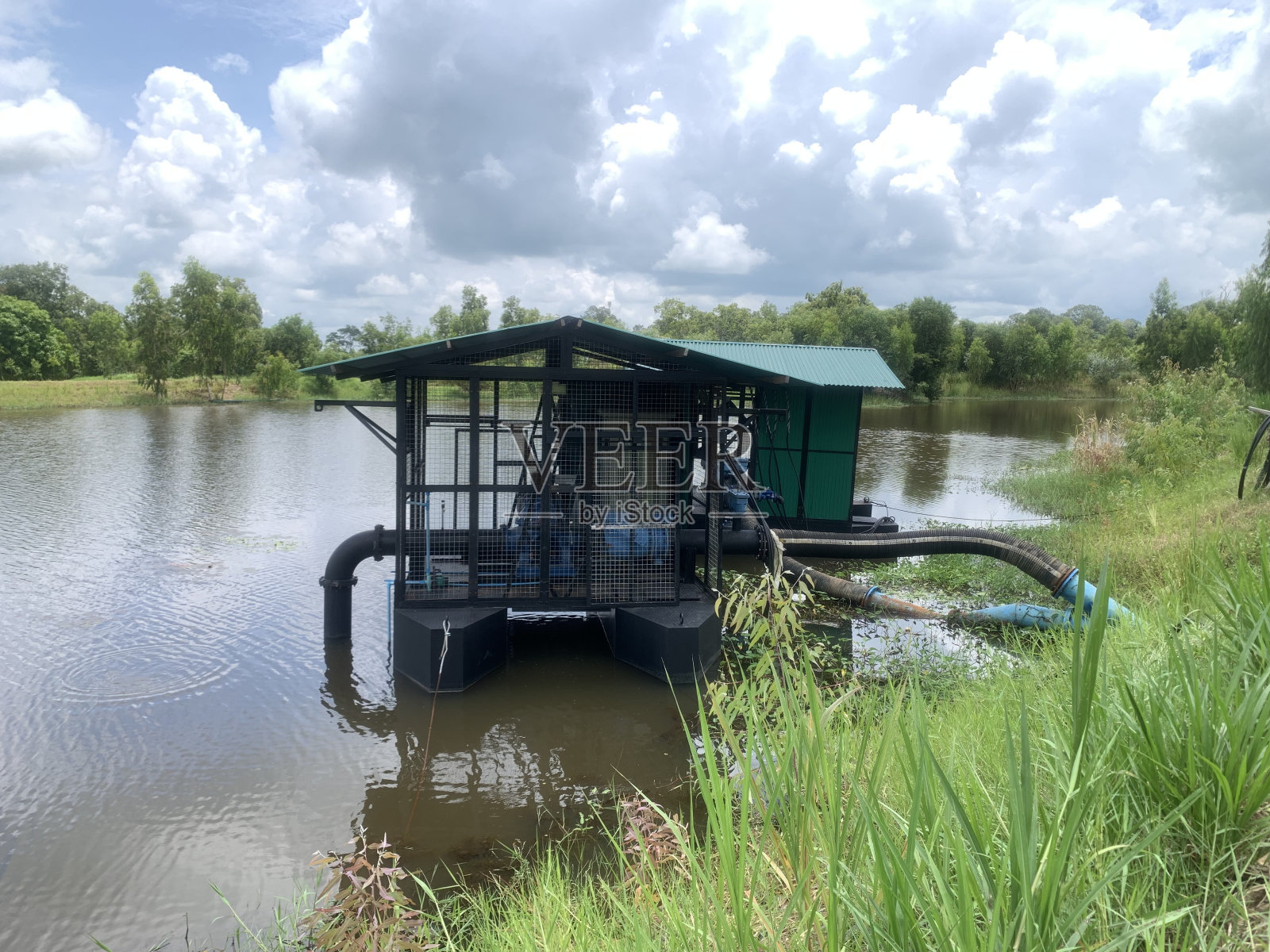 灌溉泵。照片摄影图片