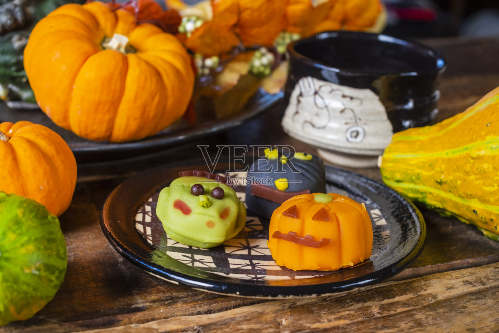 万圣节日本糖果和南瓜。照片摄影图片
