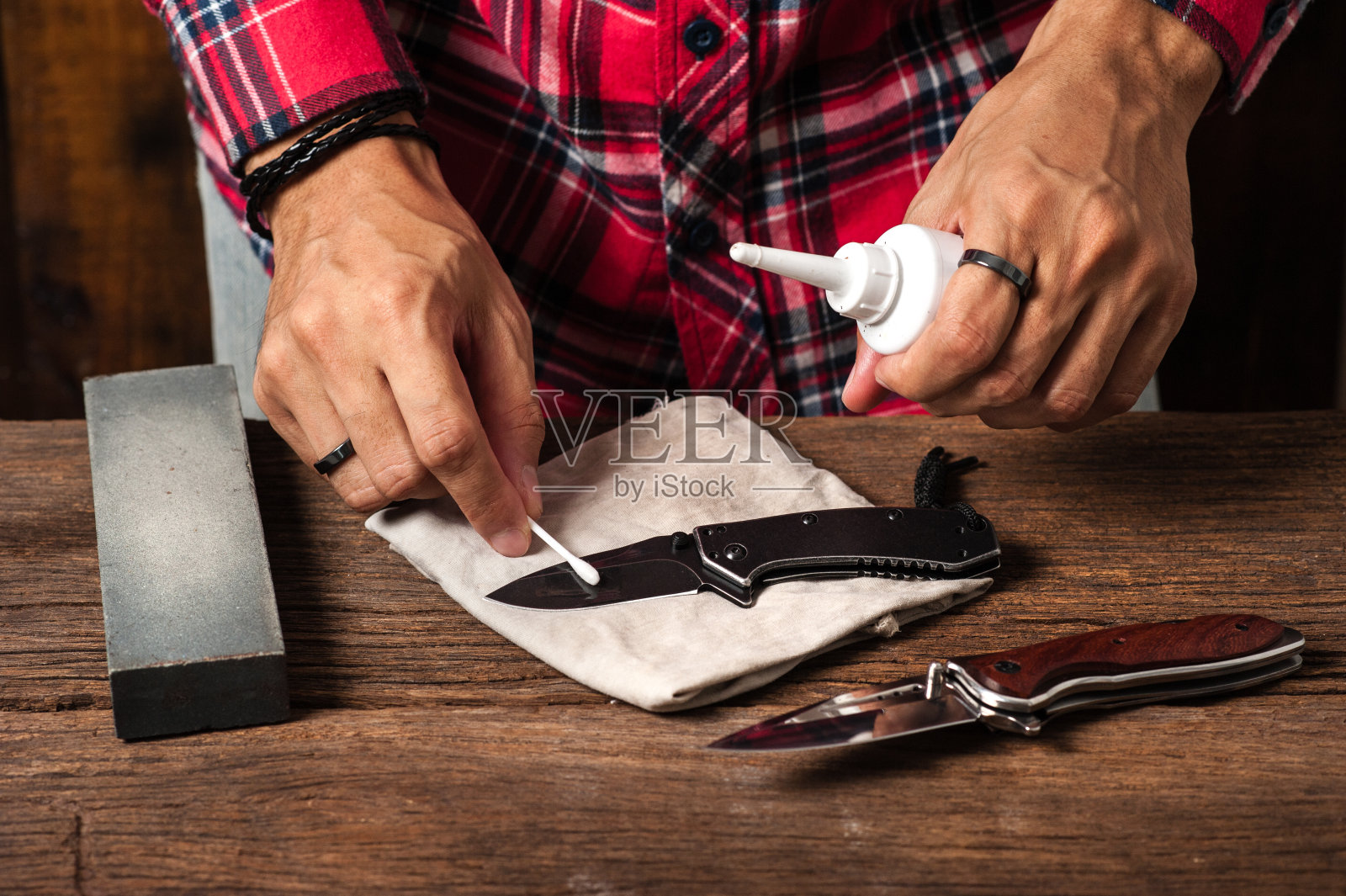 小刀的保养和保养照片摄影图片