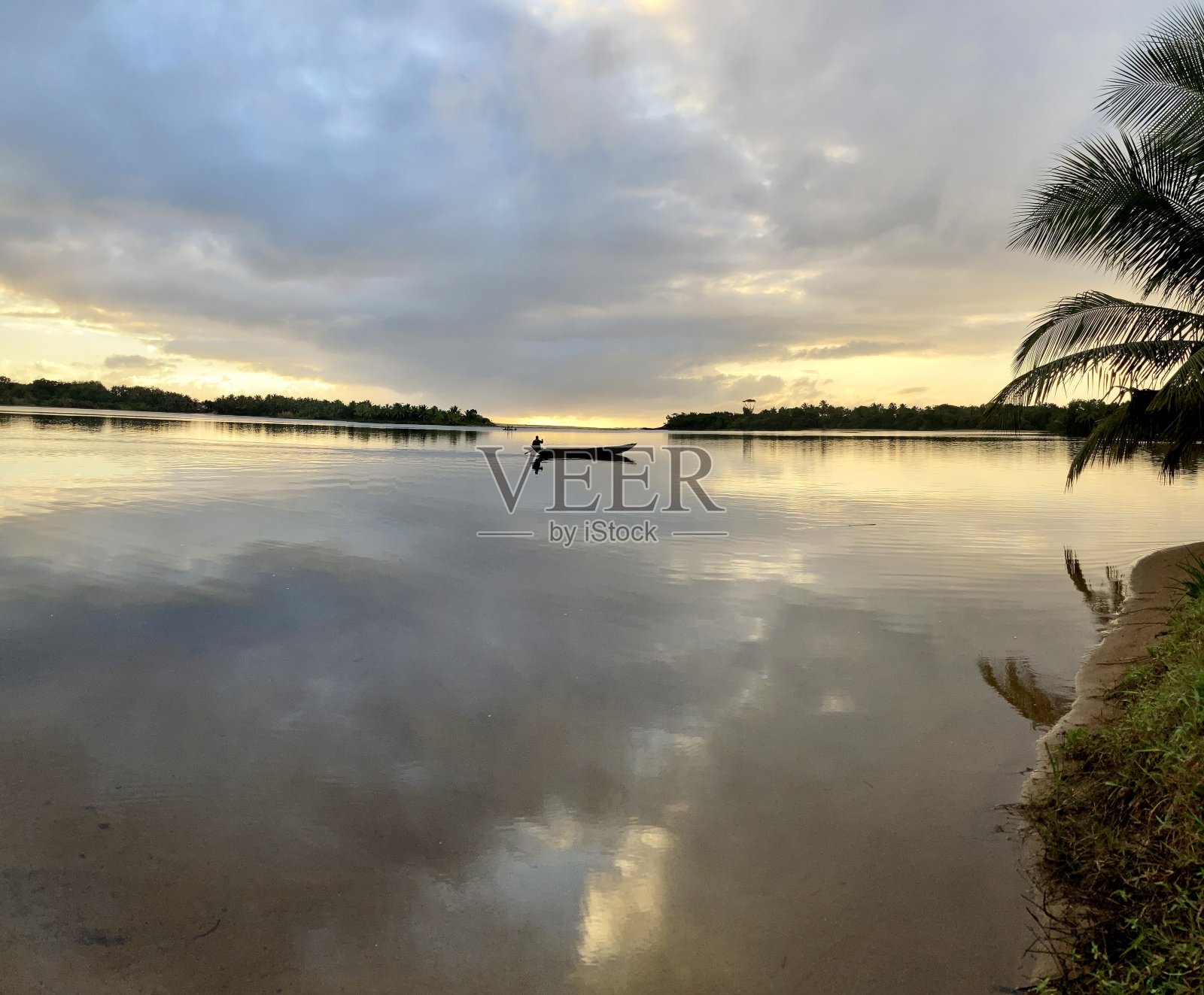 海滩日出奇迹照片摄影图片