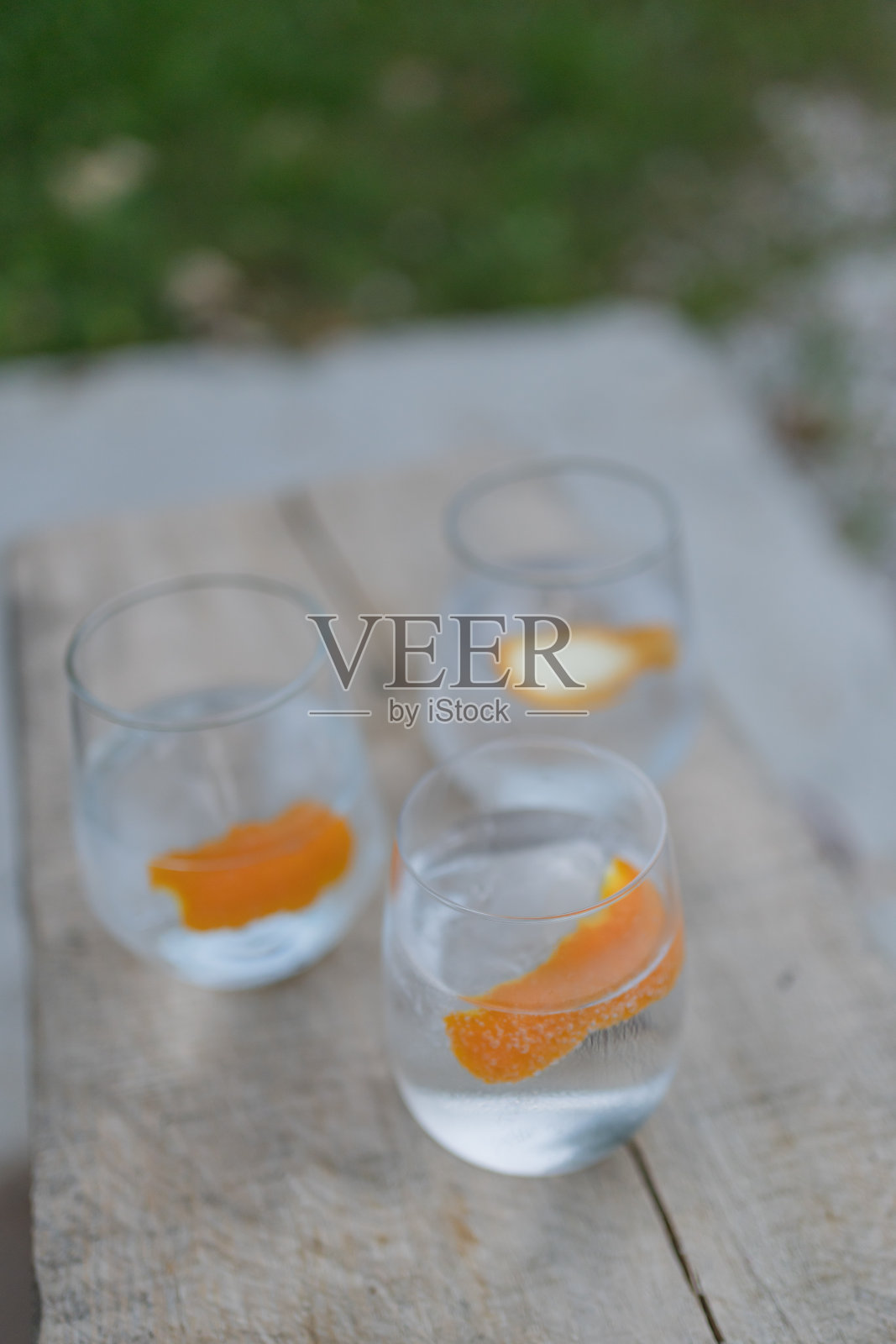 橙水玻璃杯照片摄影图片
