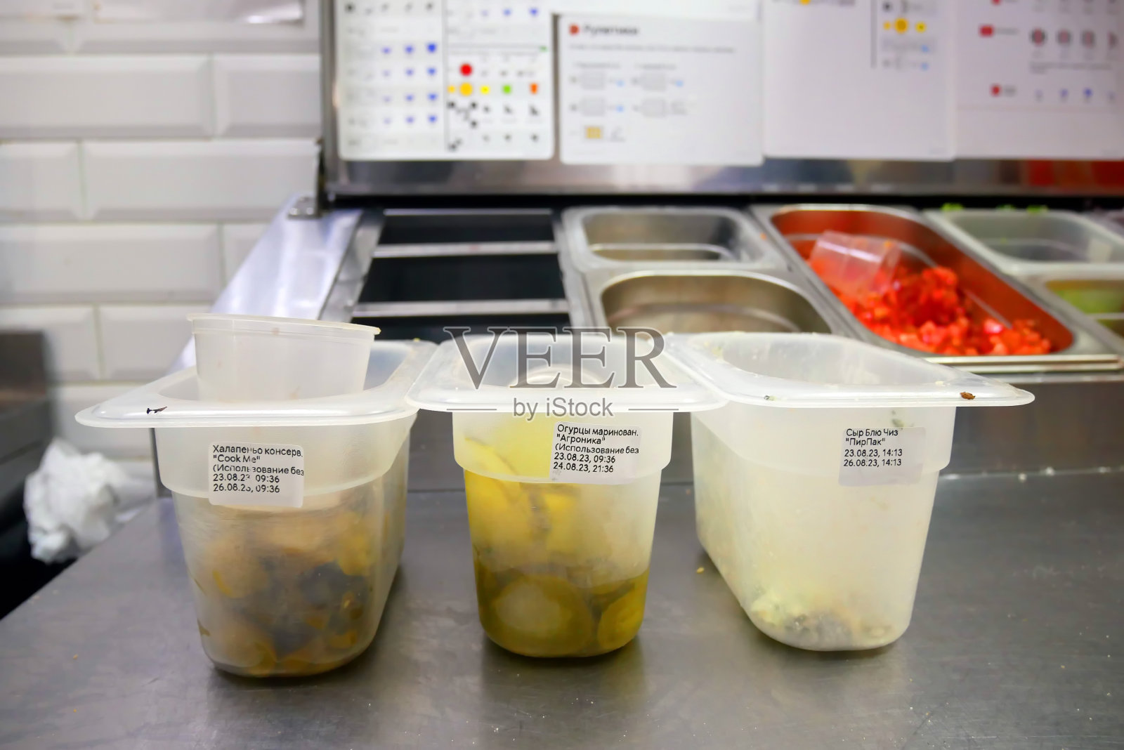 披萨店的内部在厨房里。照片摄影图片