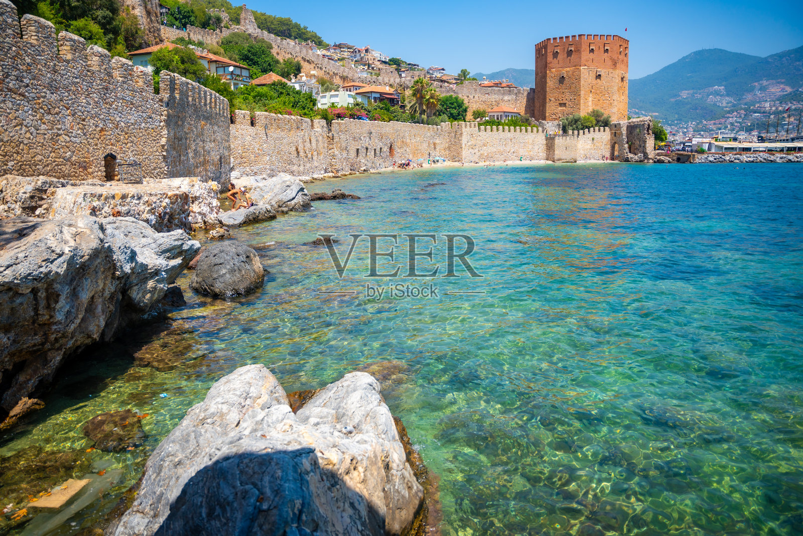 Kizil Kule或阿拉尼亚城堡的红塔，位于土耳其南部海岸的安塔利亚省阿拉尼亚市照片摄影图片