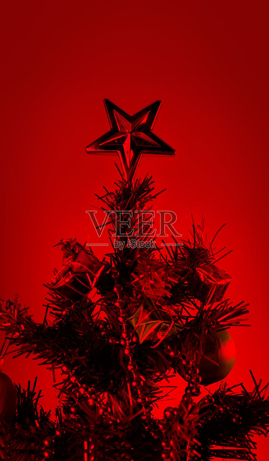 接近圣诞树和星星树顶照片摄影图片