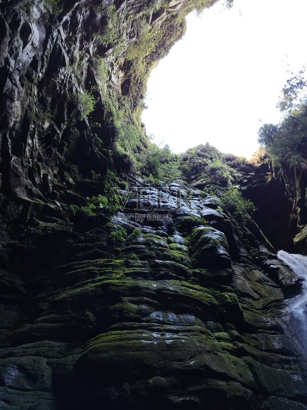 山洞里的裂缝照片摄影图片