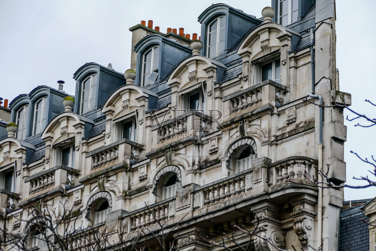 建筑外观，照片图像是巴黎大都会的美丽全景照片摄影图片