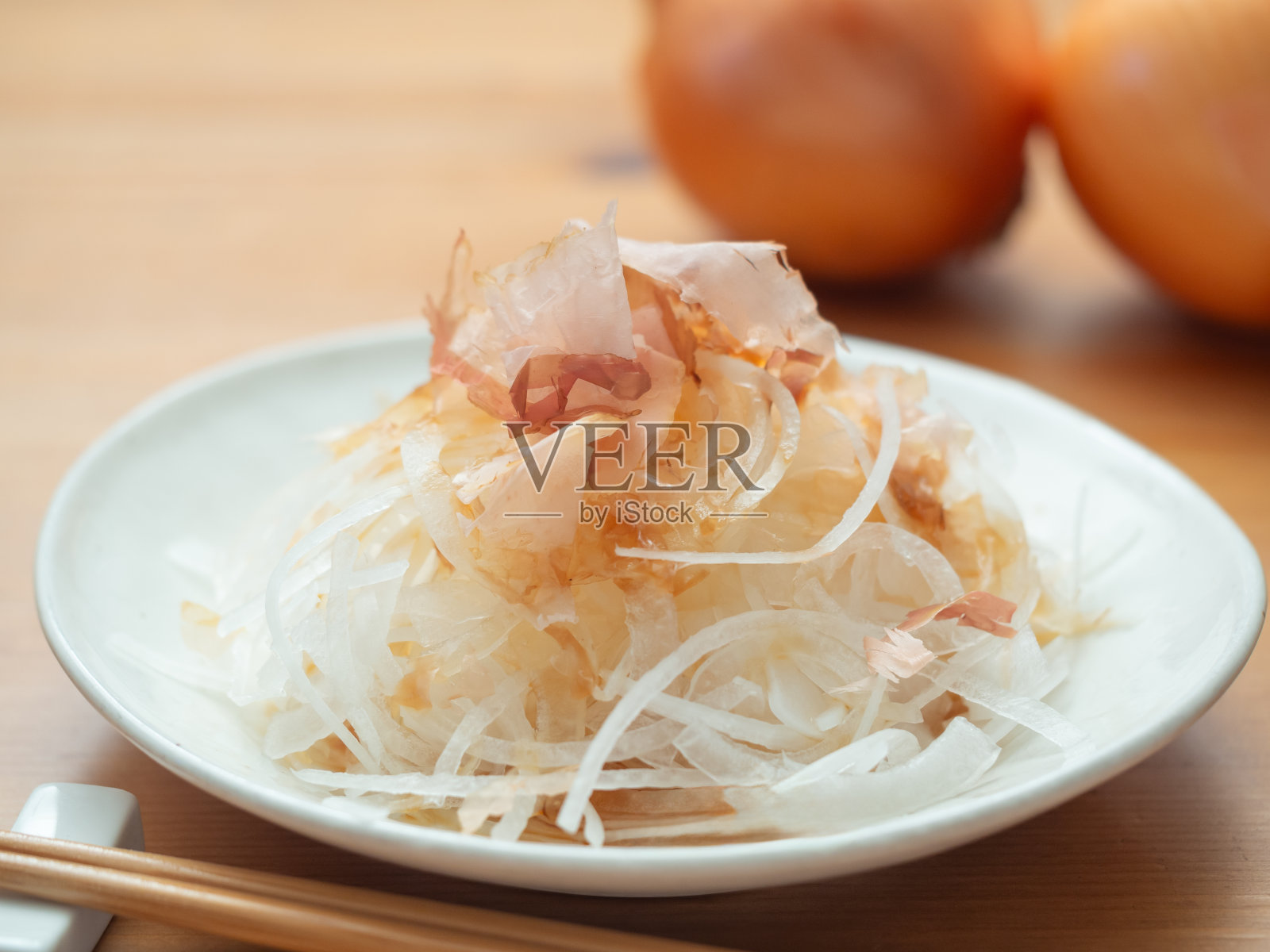 日式洋葱沙拉照片摄影图片