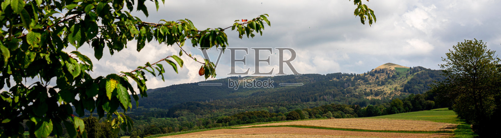 俯瞰德国röhn著名的瓦塞库佩山全景照片摄影图片
