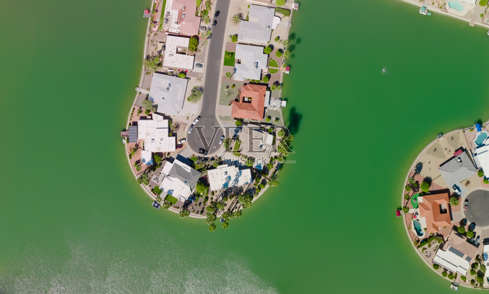 高空天使航拍亚利桑那州太阳城水边住宅照片摄影图片