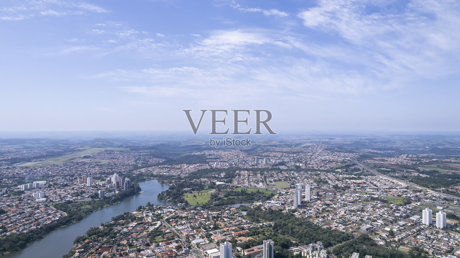 伦德里纳市的鸟瞰图。照片摄影图片