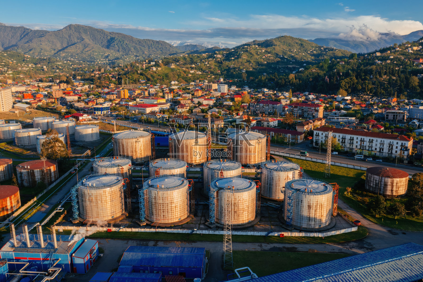 石油或石油储罐，无人机航拍图照片摄影图片