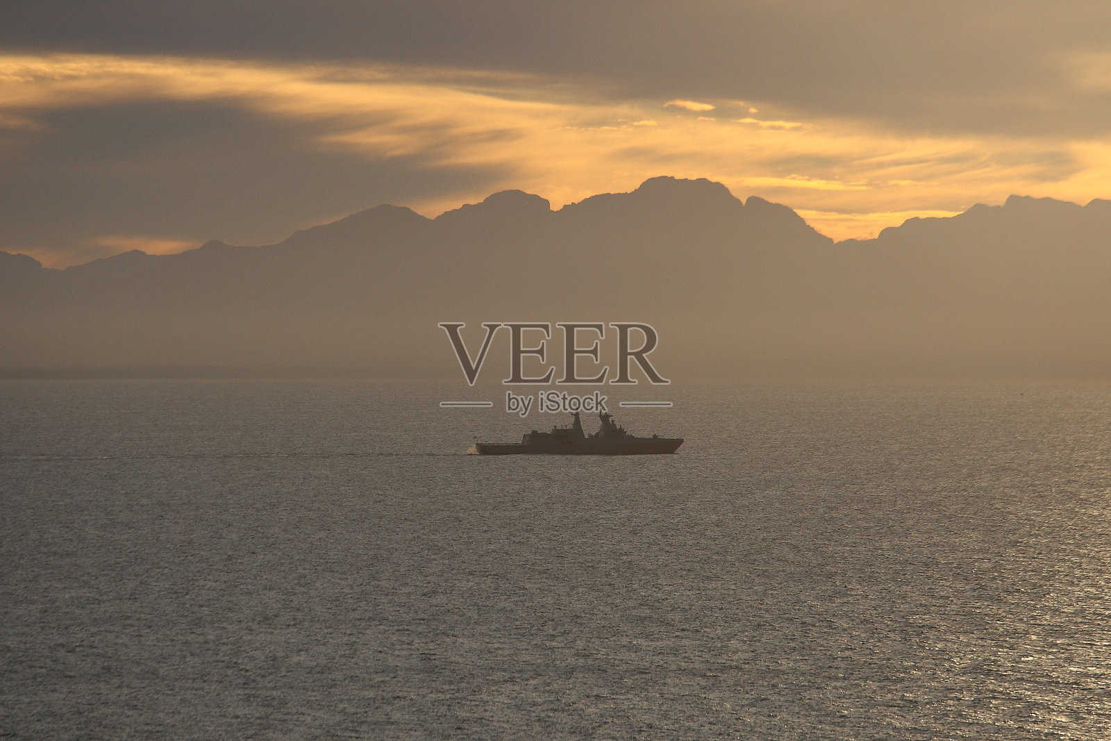 日出与海军船，福斯湾，南非照片摄影图片