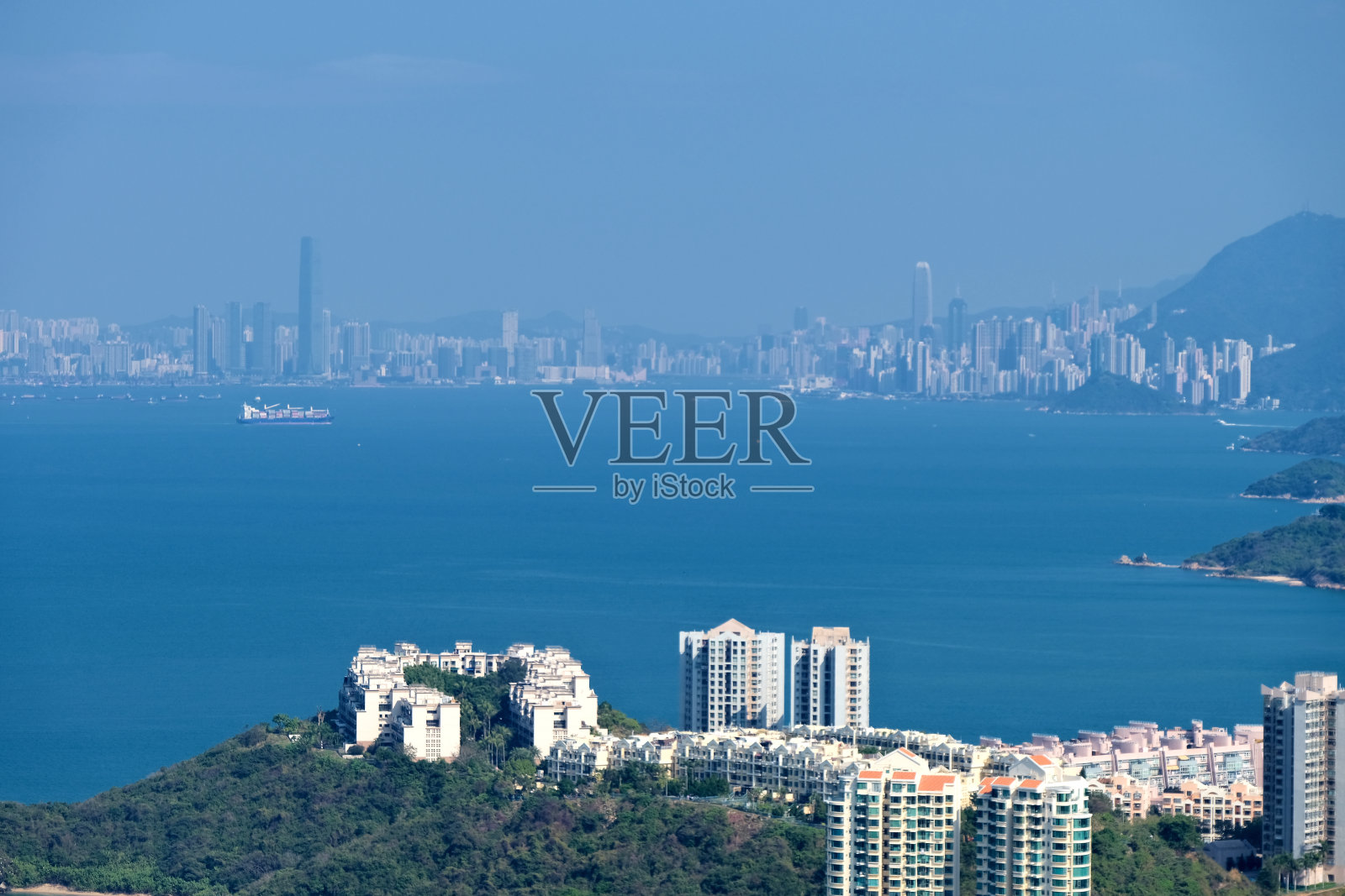 从大屿山老虎头郊游径俯瞰愉景湾全景照片摄影图片