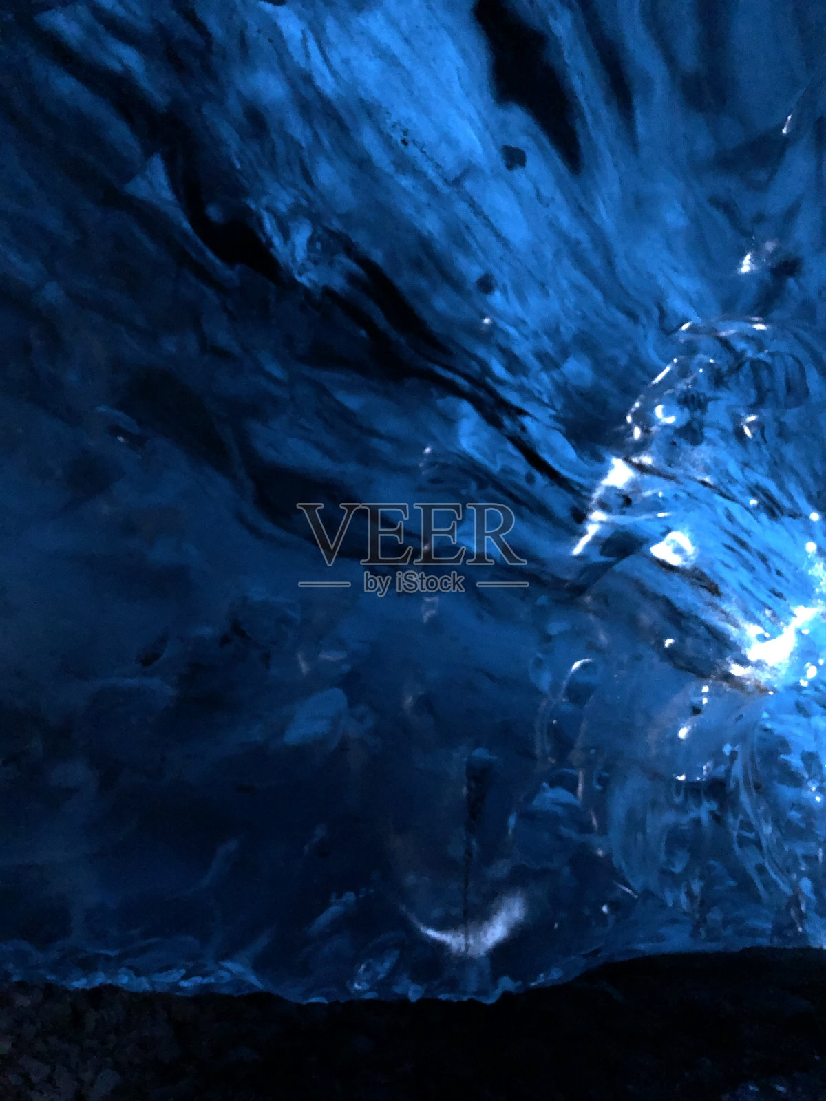 冰洞里的冰川蓝冰照片摄影图片