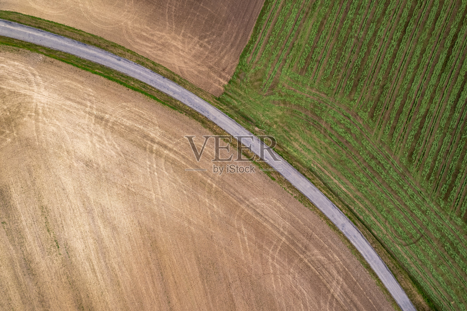 无人机拍摄的捷克摩拉维亚秋天的田野照片摄影图片