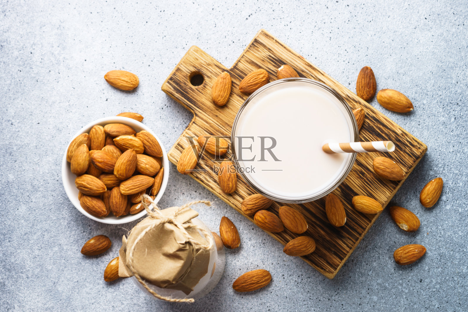 非乳制品，杏仁奶，素食产品。照片摄影图片