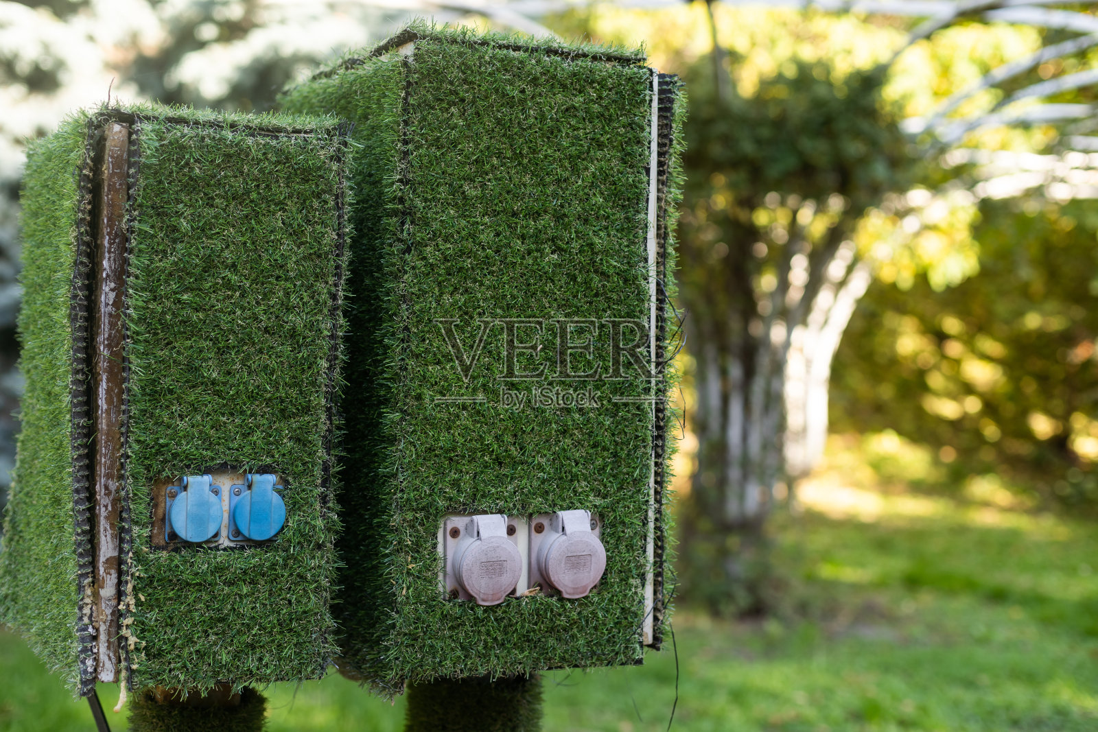 公园里的旧塑料街道插座照片摄影图片