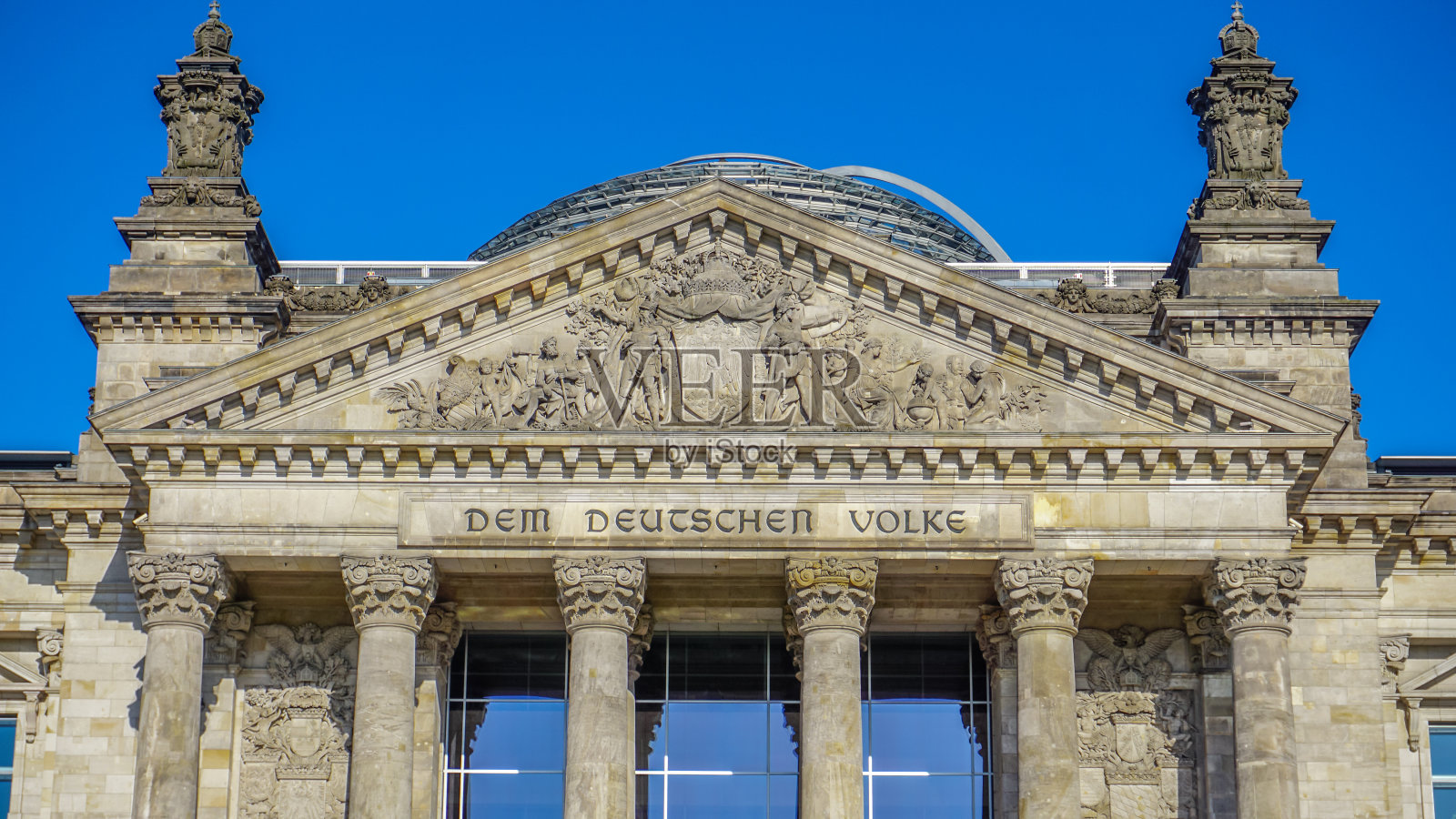 德国国会大厦是历史遗迹和世界著名地标之一。照片摄影图片