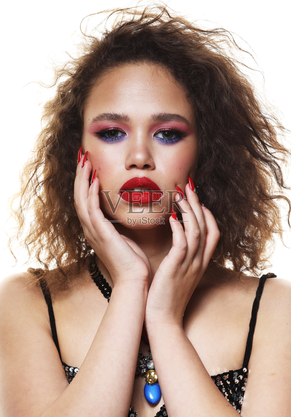 时尚与美容概念:迷人的非裔美国女性特写肖像照片摄影图片