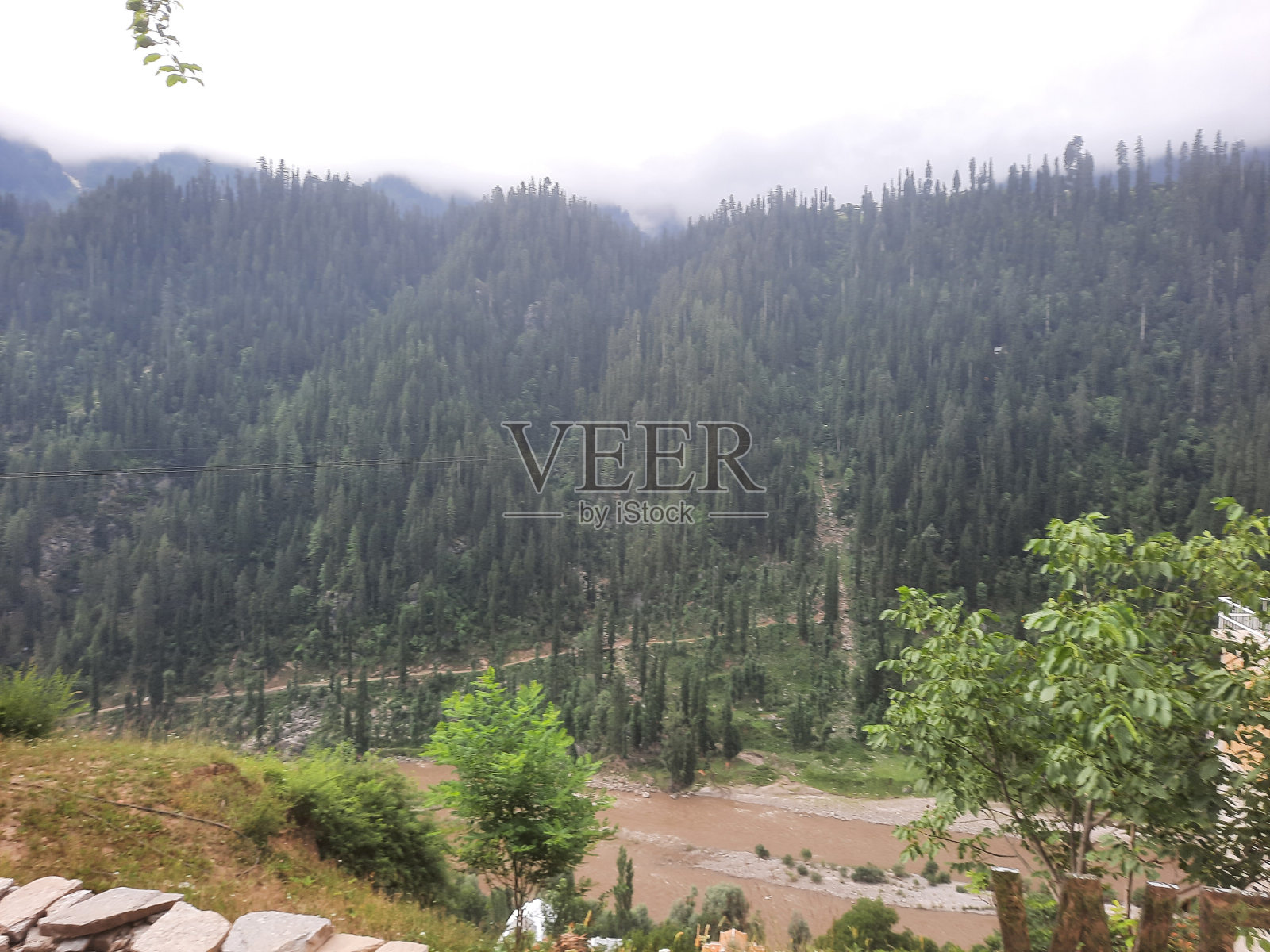 克什米尔尼勒姆山谷克尔美丽的白天景色。照片摄影图片