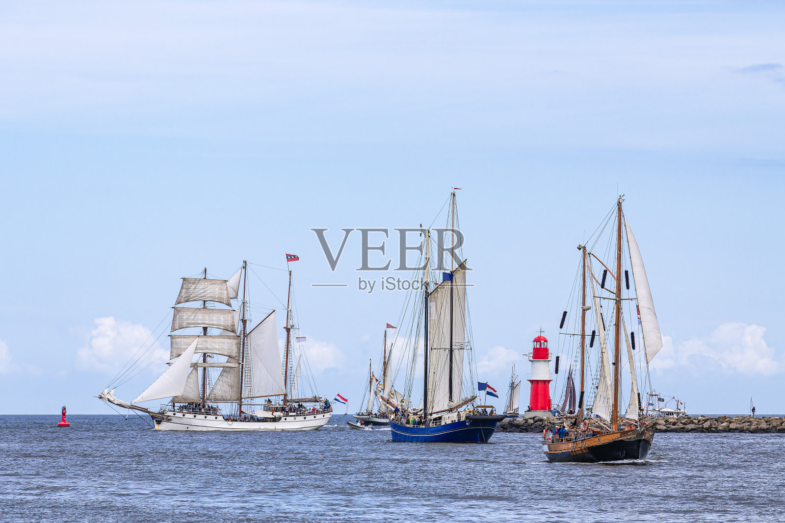 在德国瓦尔涅姆<s:1> nde举行的汉塞帆船赛上，波罗的海上的帆船照片摄影图片