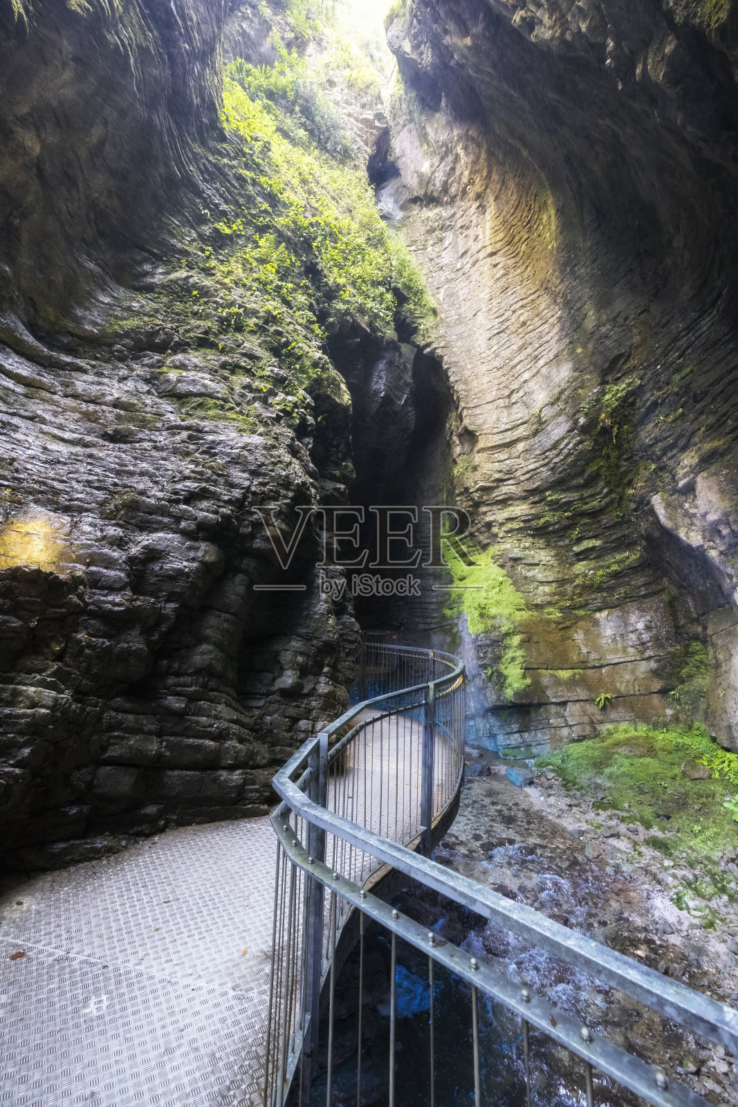 瓦隆瀑布洞穴公园，特伦托省特伦诺市，特伦蒂诺上阿迪杰，意大利，欧洲。照片摄影图片