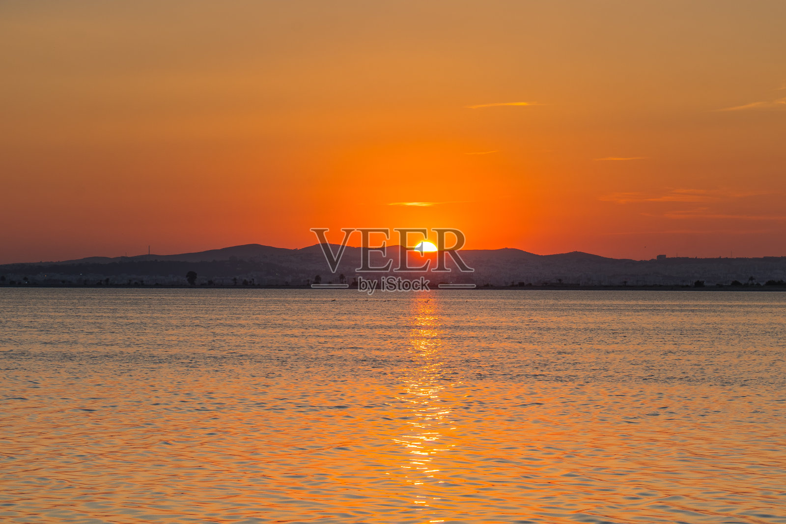 突尼斯海上的日落照片摄影图片