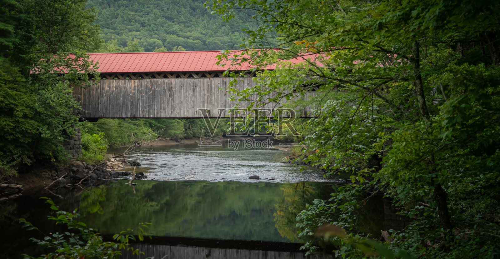 新罕布什尔州有盖的桥照片摄影图片