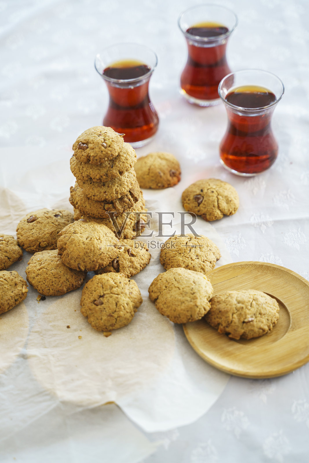 自制的饼干配上新鲜的早茶照片摄影图片
