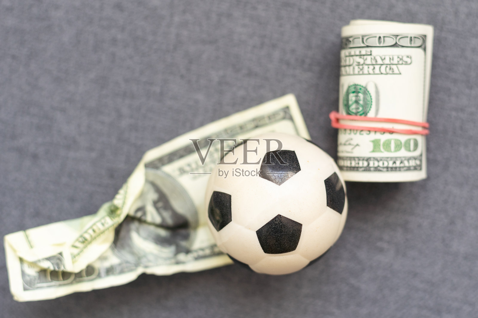 足球和金钱，还有你喜欢的空间…照片摄影图片