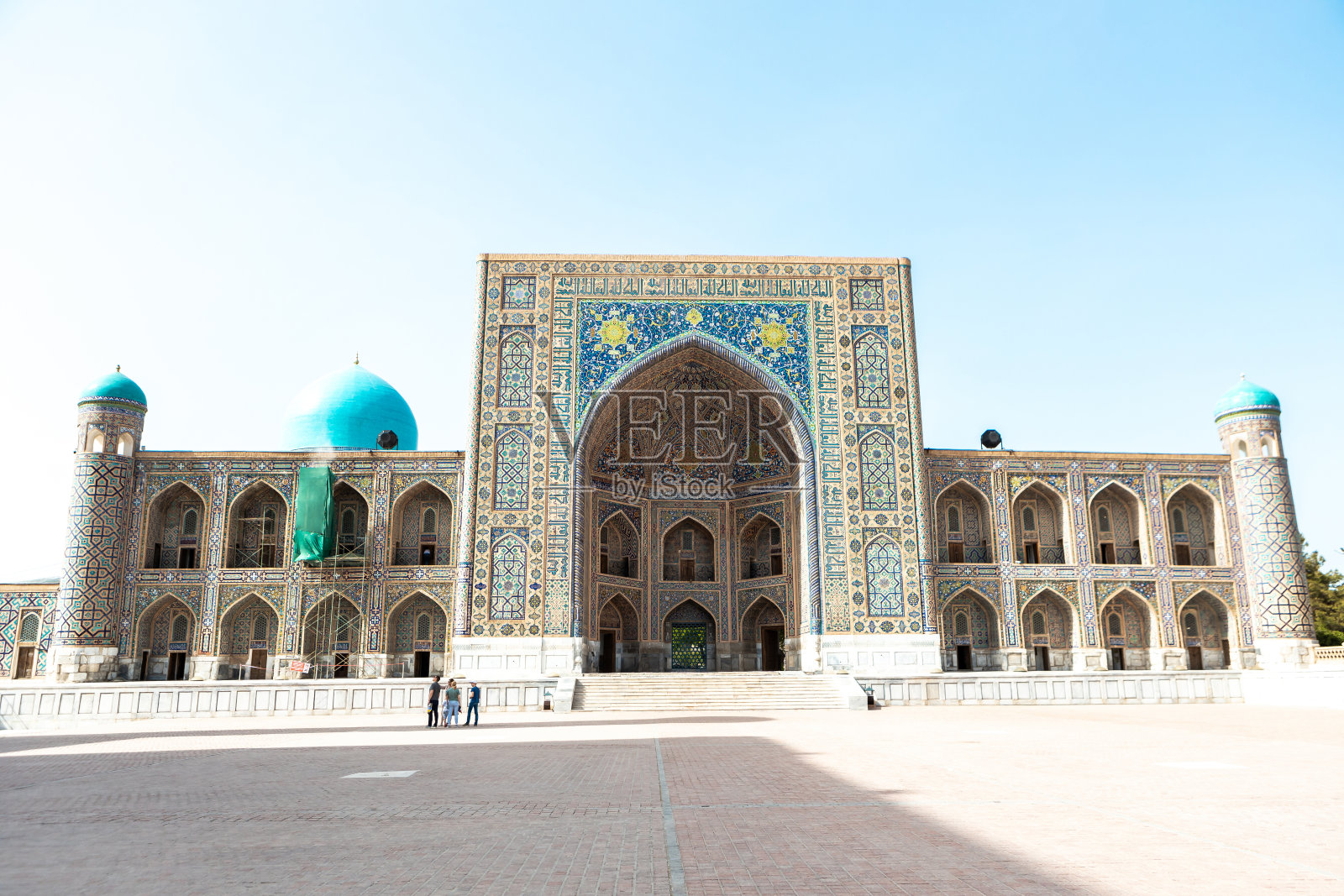 乌兹别克斯坦撒马尔罕雷吉斯坦广场的乌卢格贝克伊斯兰学校照片摄影图片