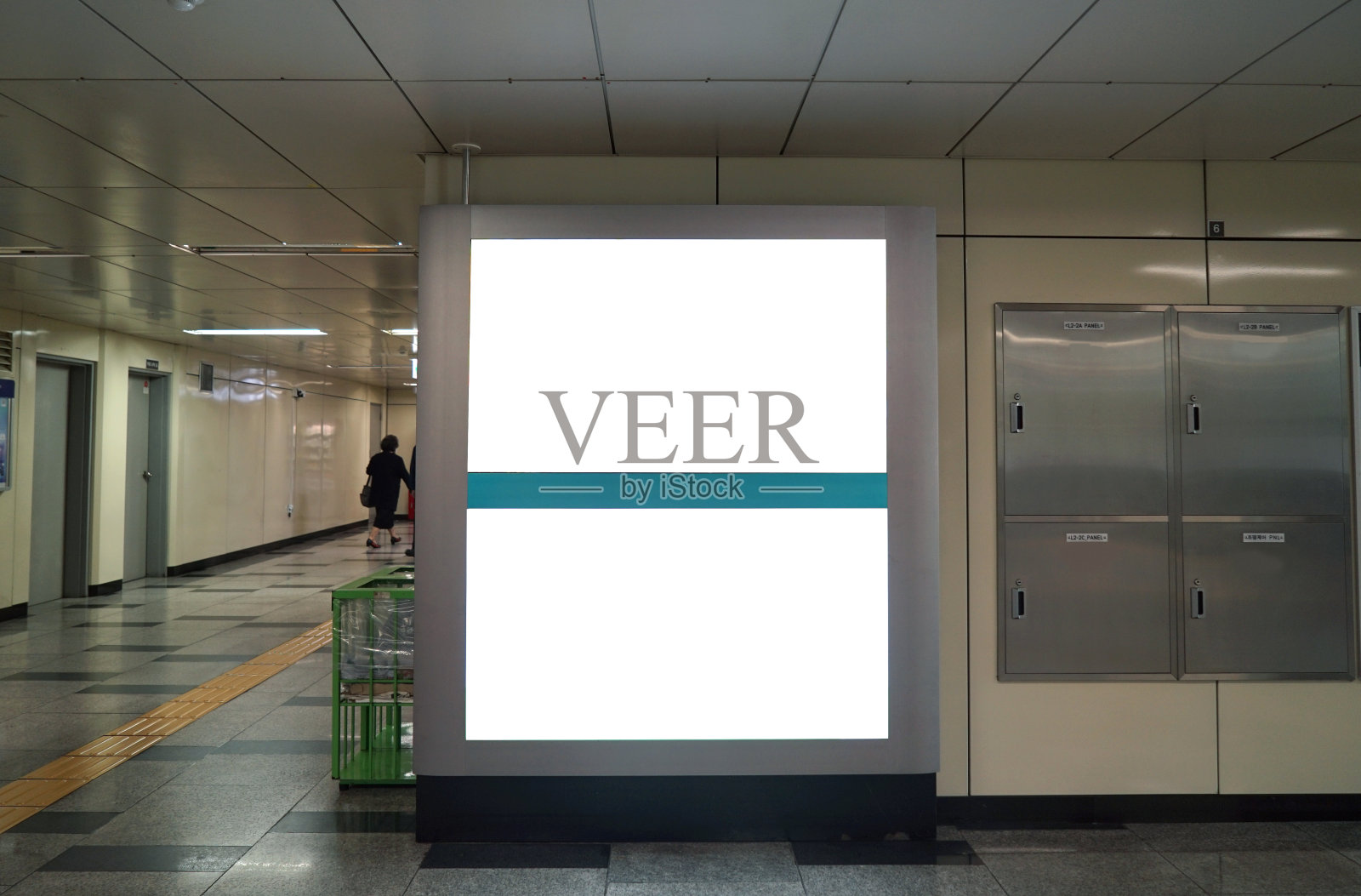 地铁风景和广告模型照片摄影图片