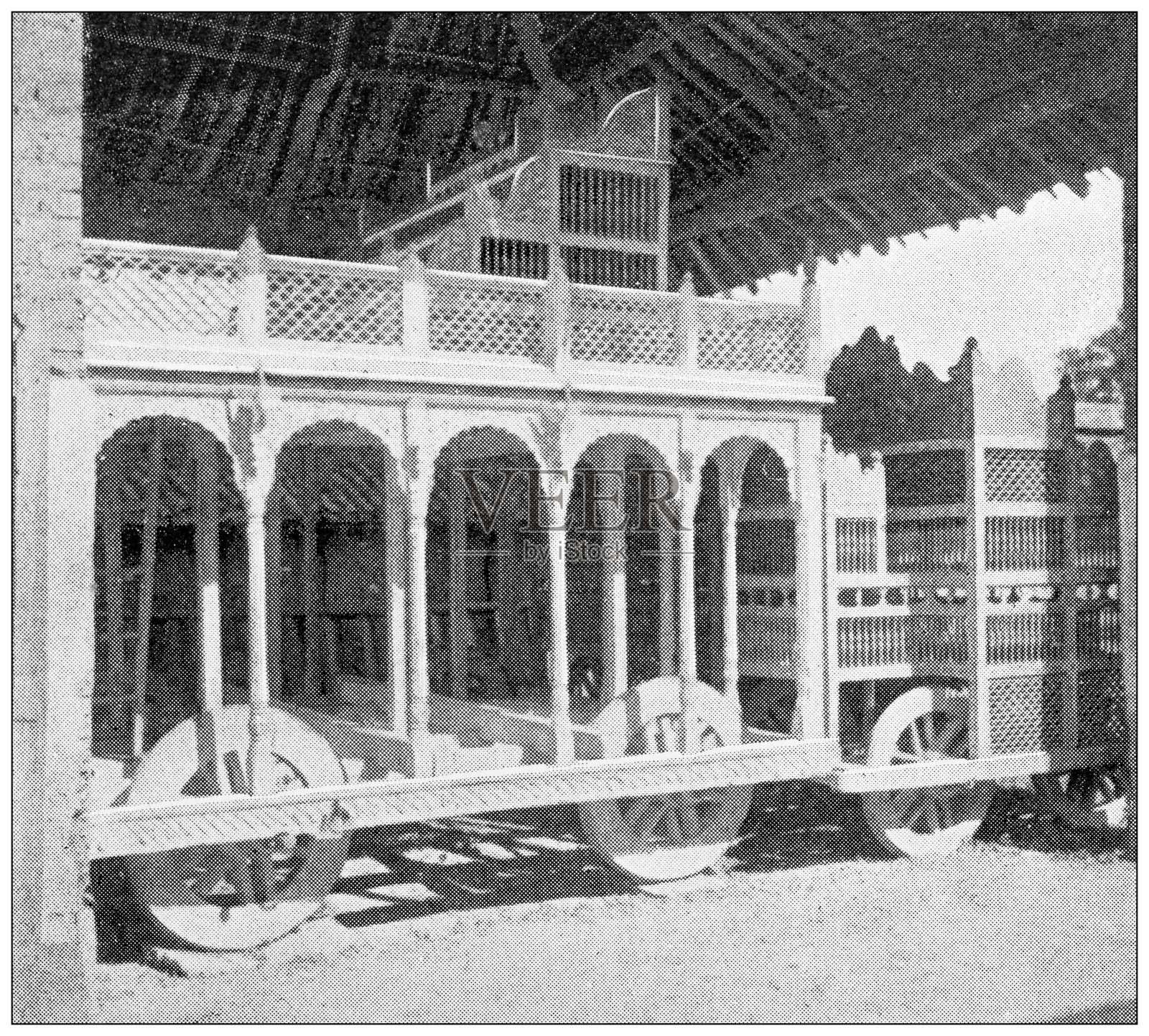 印度的古董旅行照片:一辆巨大的汽车插画图片素材