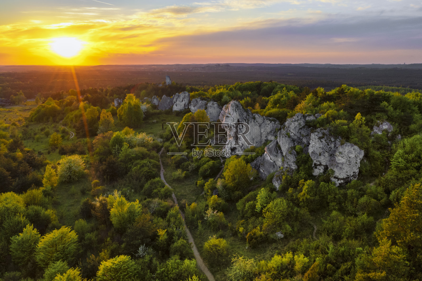 波兰西里西亚的侏罗纪高地上的日落照片摄影图片