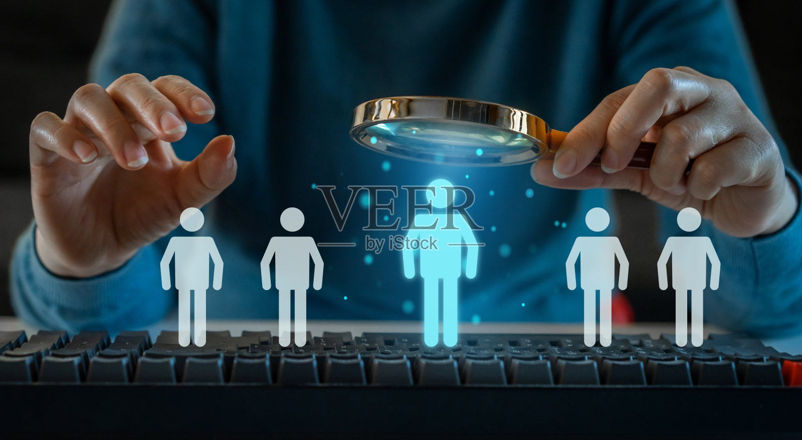 HR -人力资源招聘，HRM, CRM，管理，放大镜选择经理图标，员工，人，发展，招聘领导，目标群体，选择员工概念照片摄影图片