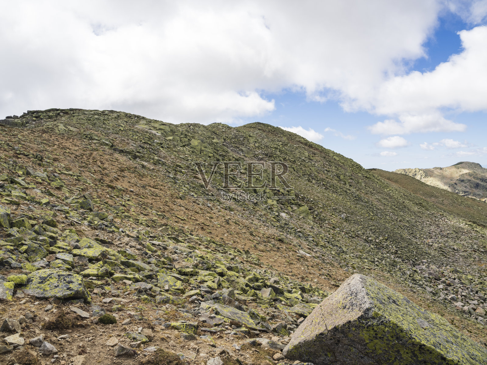西班牙格雷多斯山脉简单的夏季景观照片摄影图片