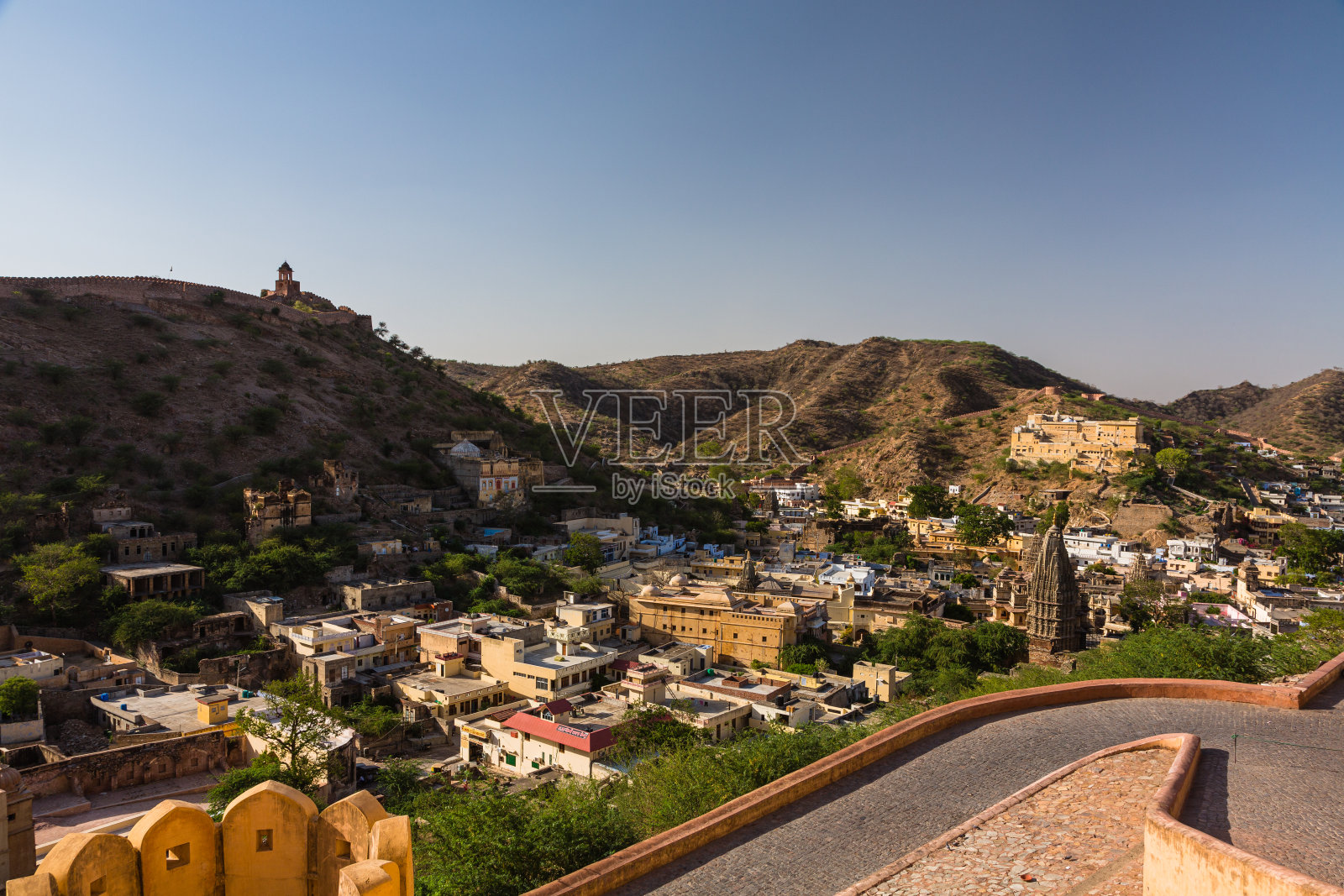 从印度斋浦尔琥珀城堡看到的城市景观照片摄影图片