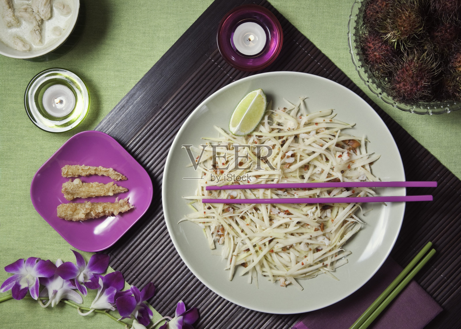 泰式木瓜沙拉和开胃菜。照片摄影图片