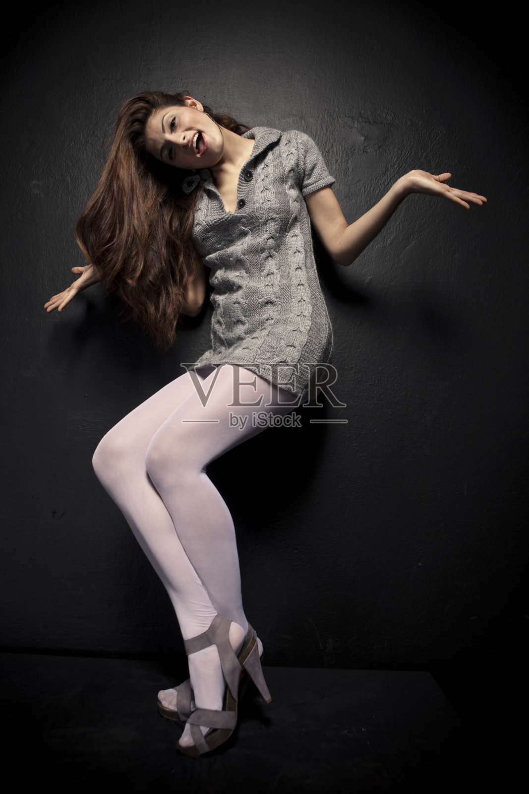 年轻时尚的女孩。照片摄影图片