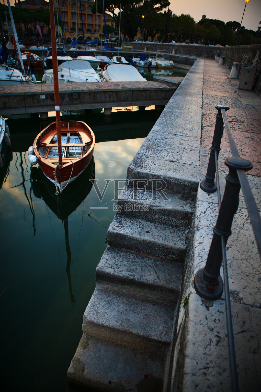 航海船照片摄影图片