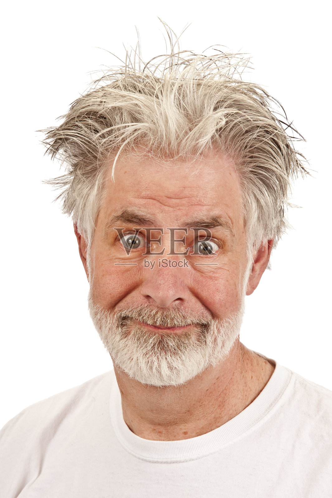 头脑简单的老家伙带着困惑的微笑照片摄影图片