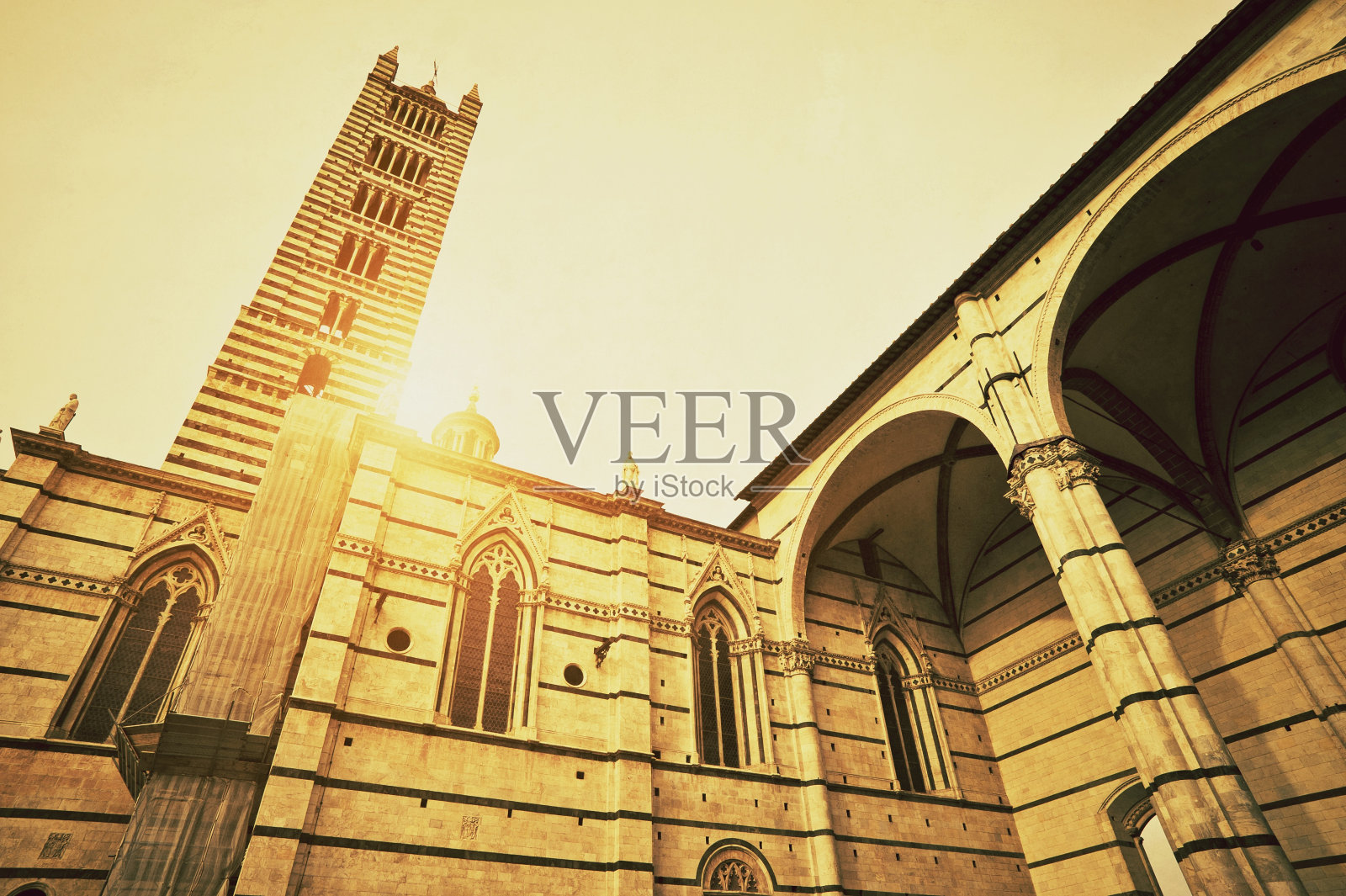 日落时分的锡耶纳大教堂照片摄影图片