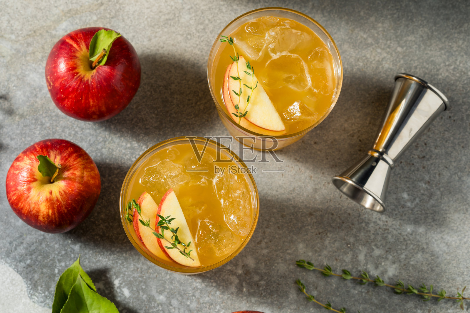 新鲜甜苹果酒鸡尾酒照片摄影图片