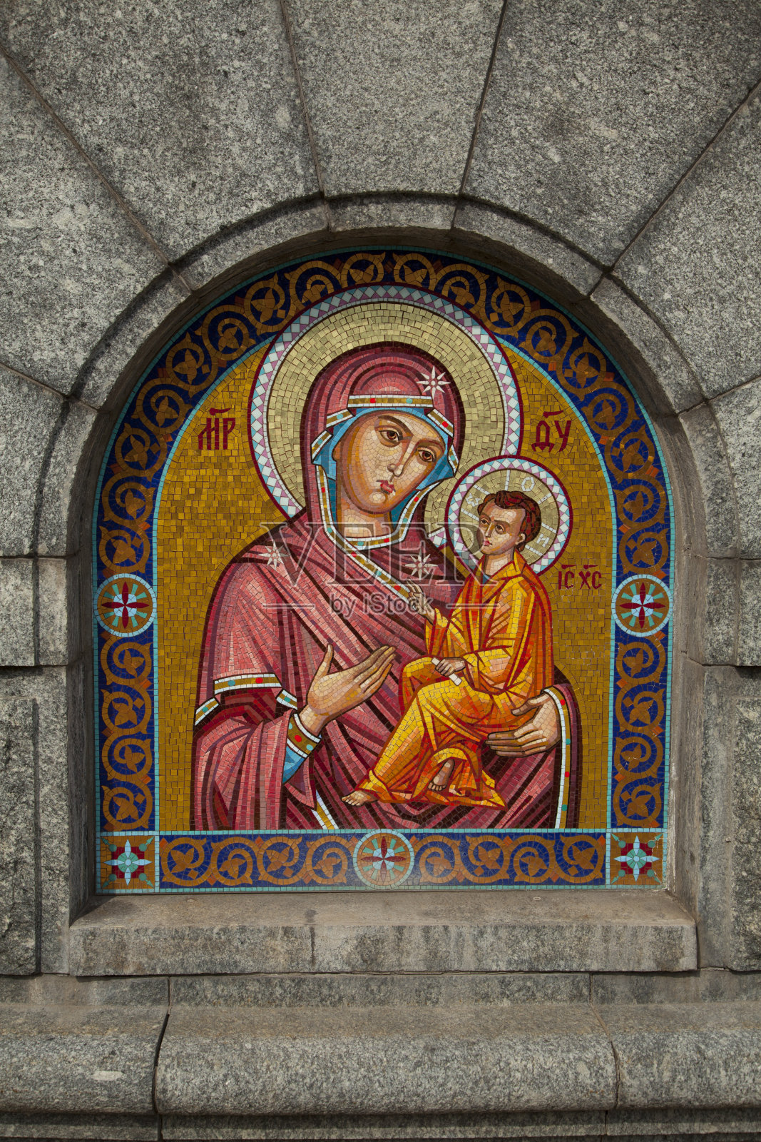 圣母玛利亚和耶稣马赛克墙艺术在基督救世主大教堂在莫斯科，俄罗斯。照片摄影图片