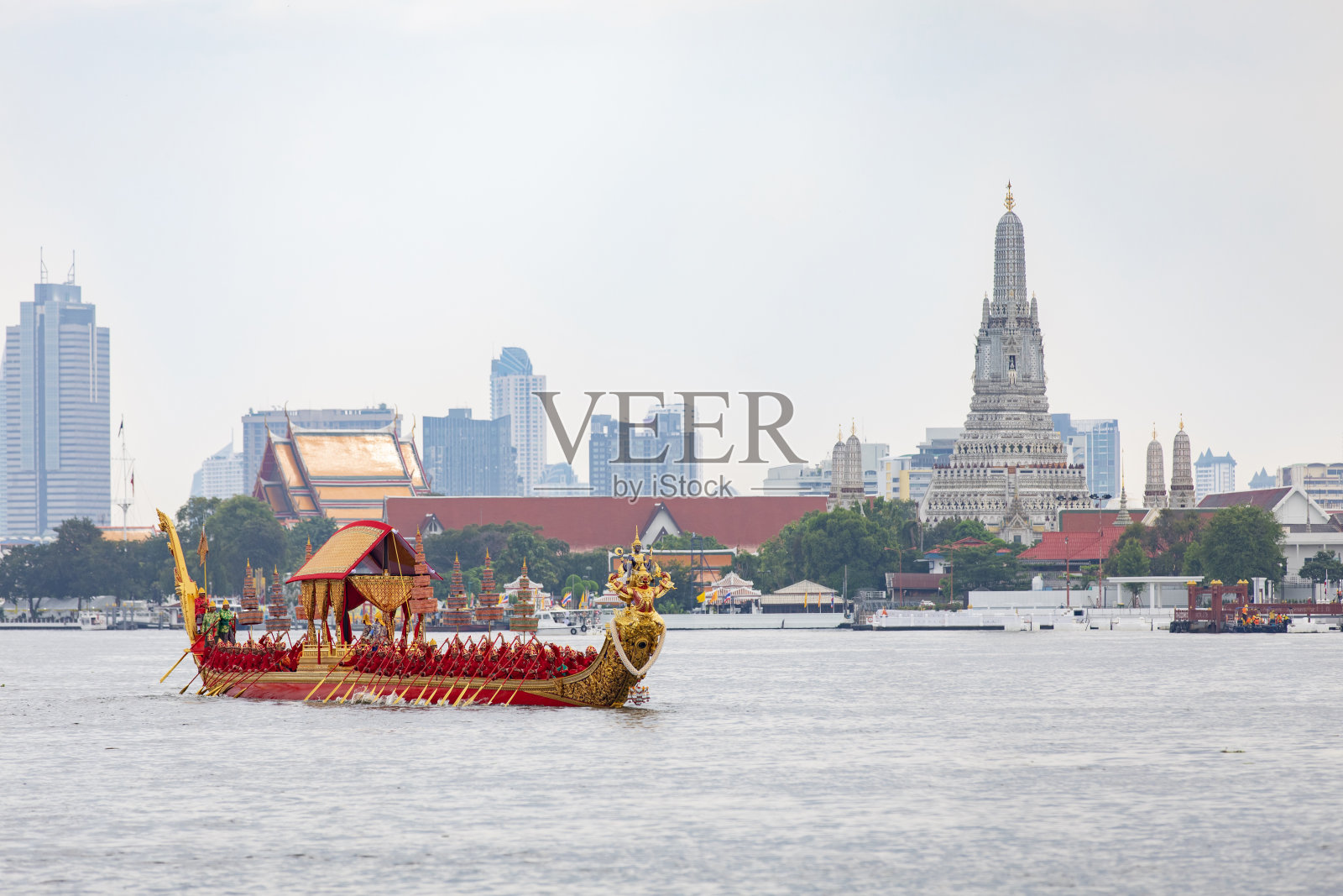 湄南河上的皇家驳船照片摄影图片