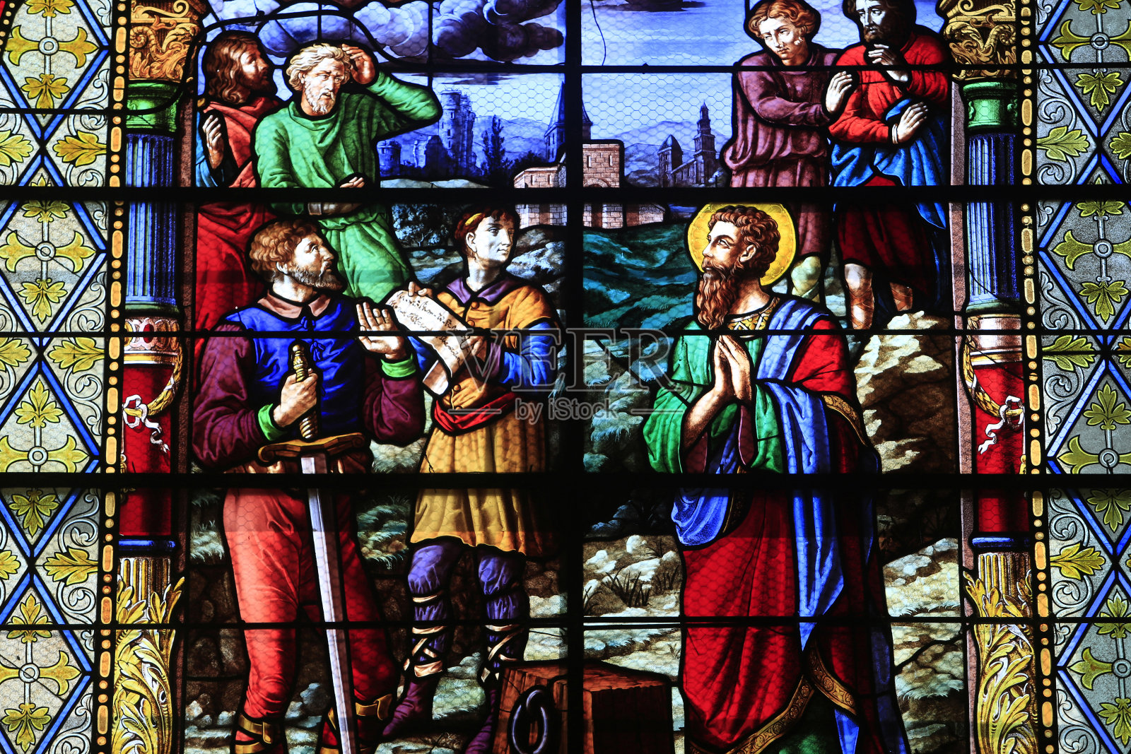 圣保罗殉道。彩色玻璃。圣皮埃尔德图西教堂。Toucy。照片摄影图片