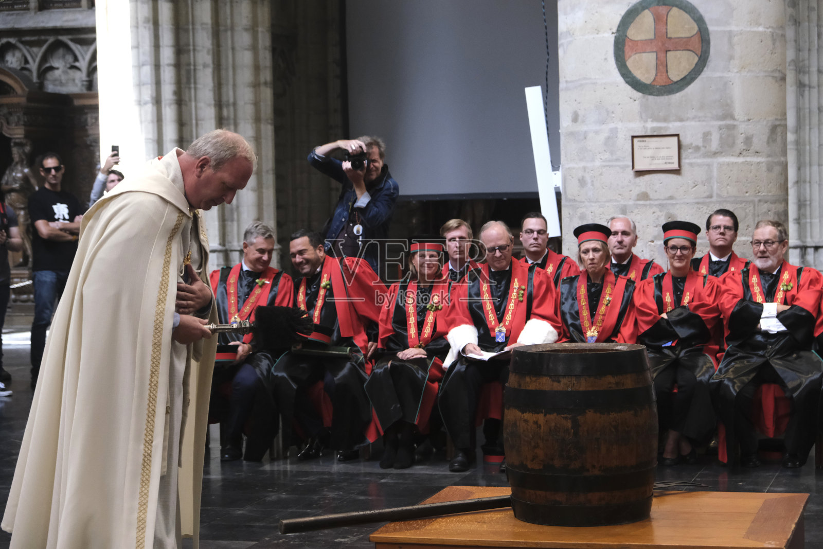 在比利时布鲁塞尔，庆祝圣阿尔努，啤酒酿造的守护神照片摄影图片