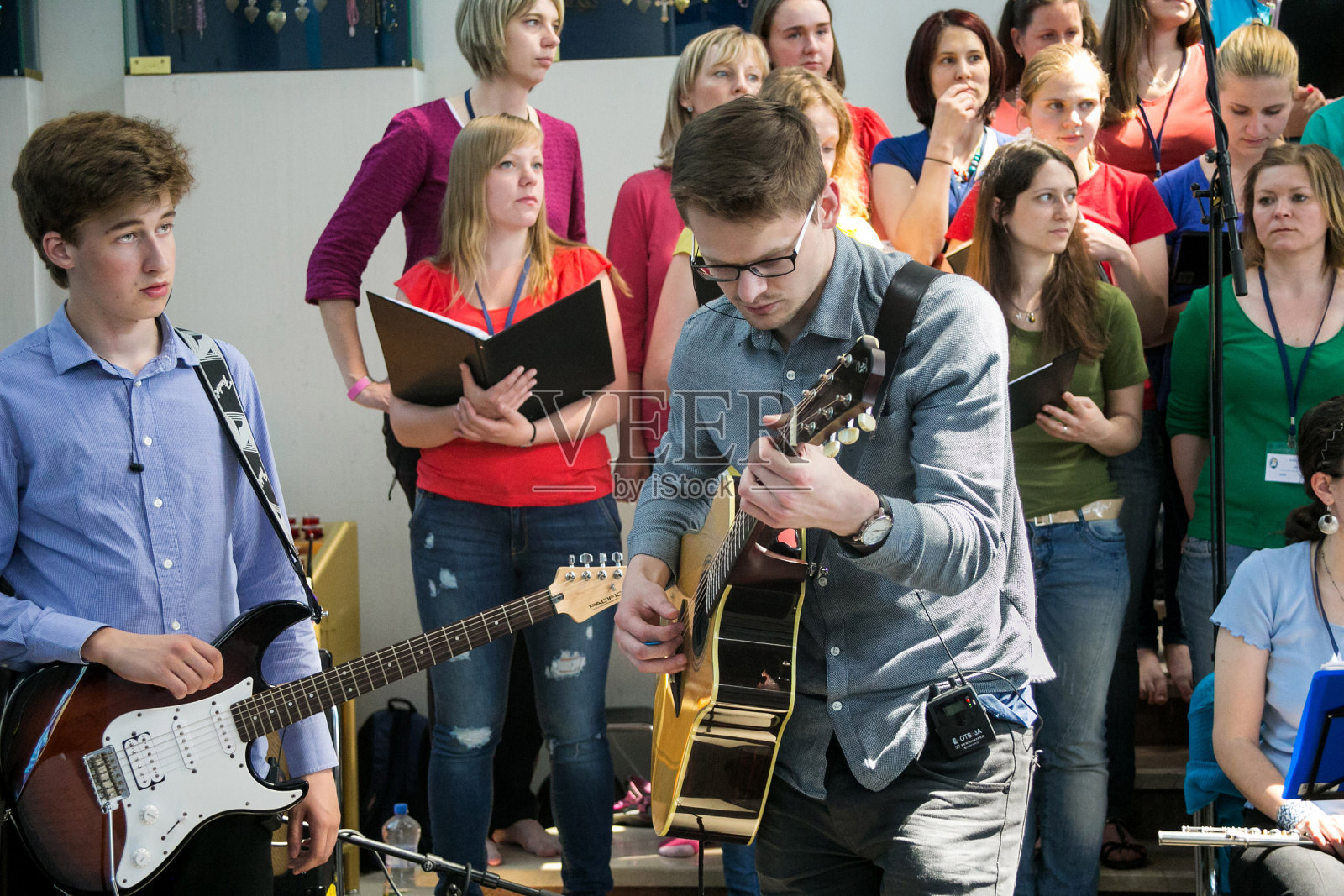 在圣慈大教堂的开放音乐表演。在Lagiewniki避难所。每年有数百万来自世界各地的朝圣者前来参观。照片摄影图片