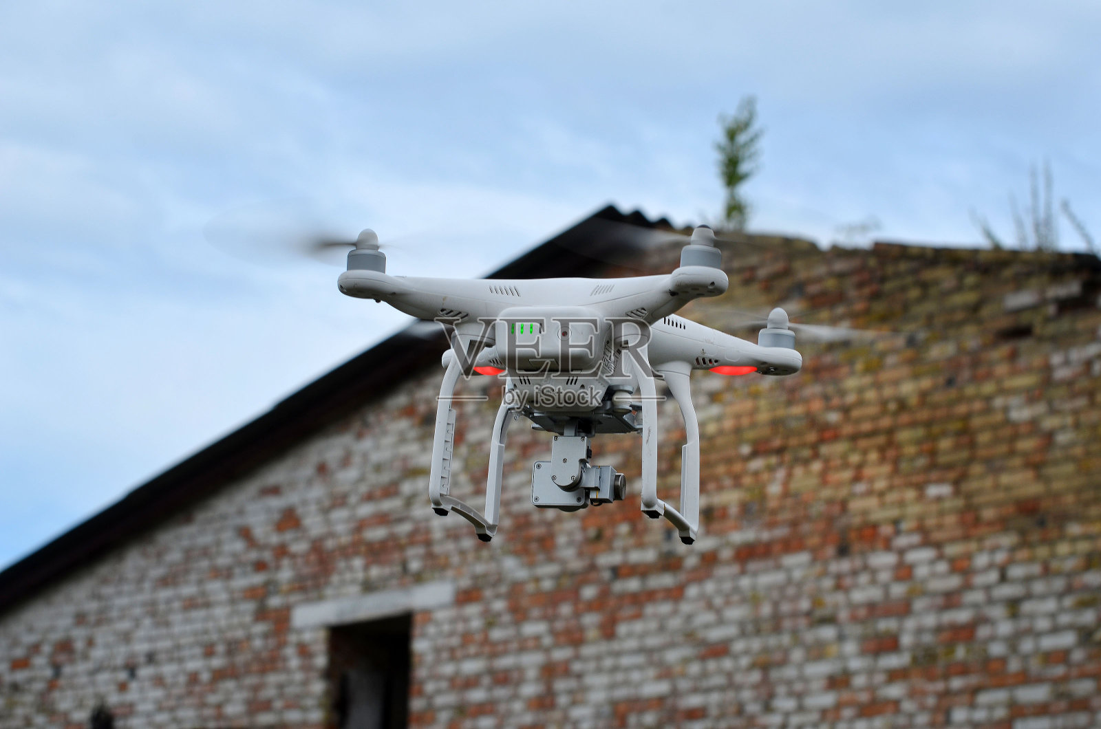 无人机探索遗迹照片摄影图片