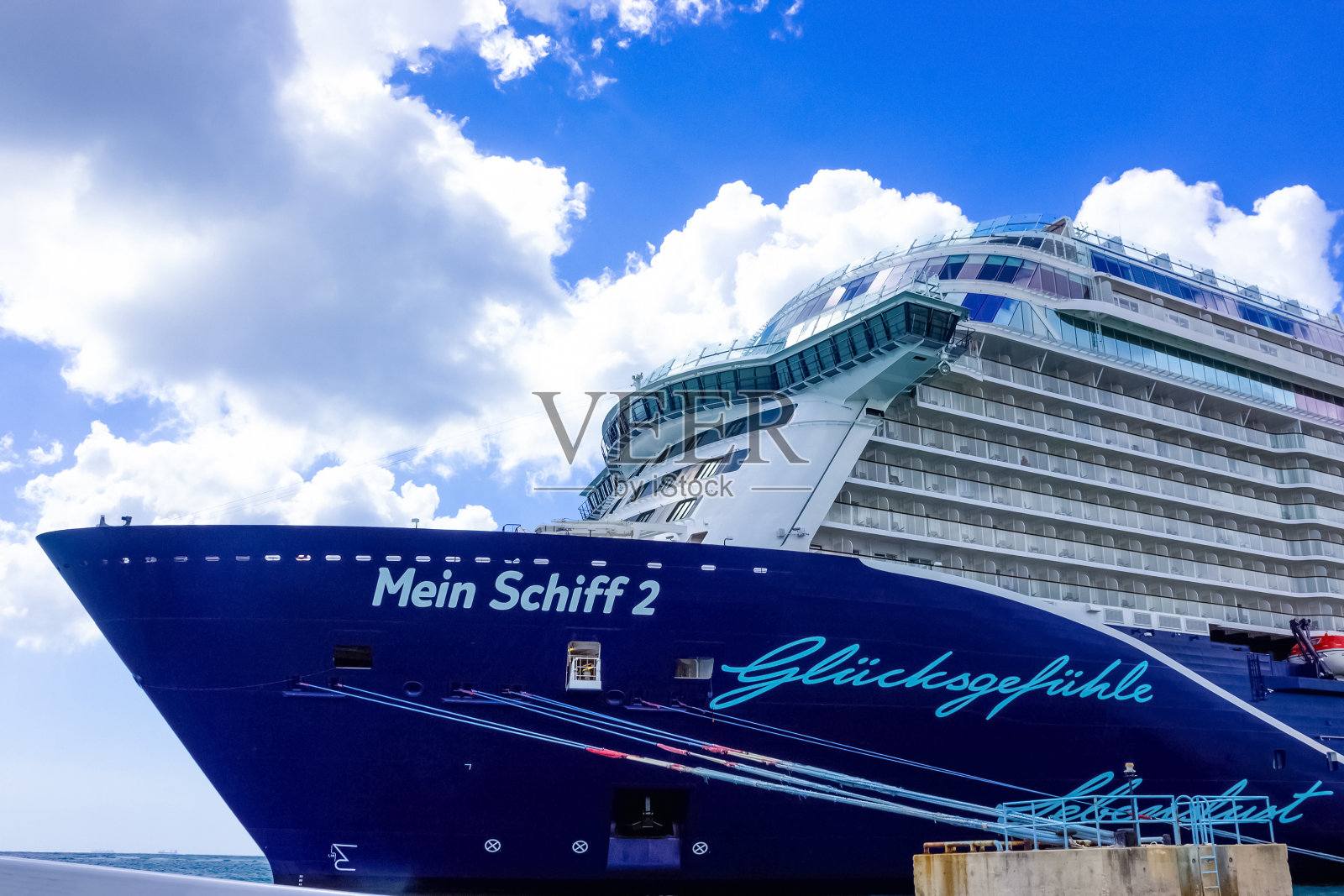 “我希夫2号”邮轮停靠在阿鲁巴岛照片摄影图片